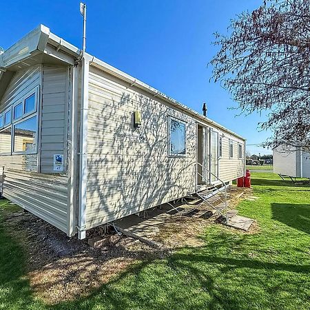 8 Berth Caravan For Hire At St Osyth Beach Ref 28047R Clacton-on-Sea Zewnętrze zdjęcie