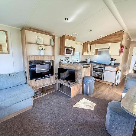 8 Berth Caravan For Hire At St Osyth Beach Ref 28047R Clacton-on-Sea Zewnętrze zdjęcie