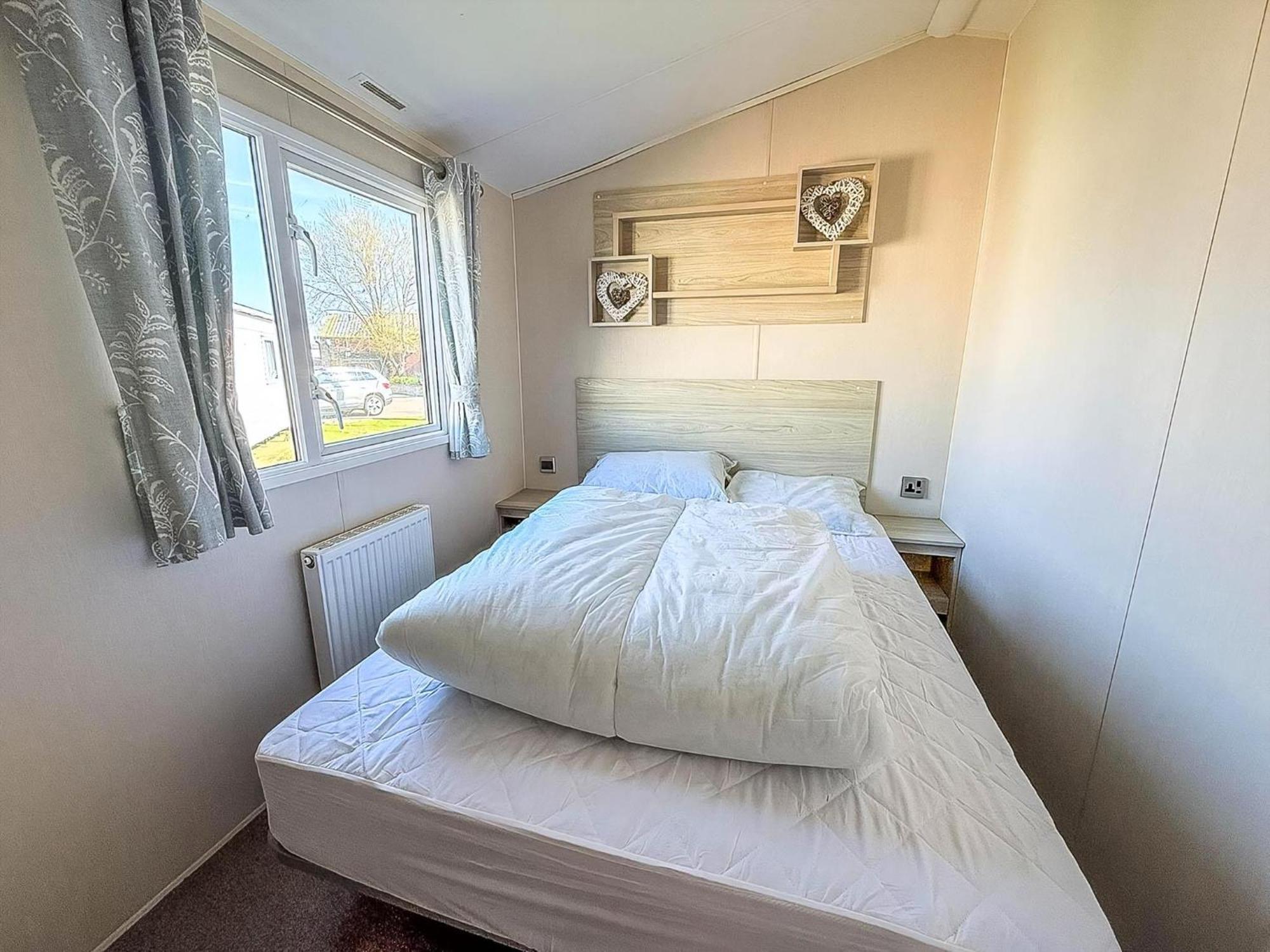 8 Berth Caravan For Hire At St Osyth Beach Ref 28047R Clacton-on-Sea Zewnętrze zdjęcie