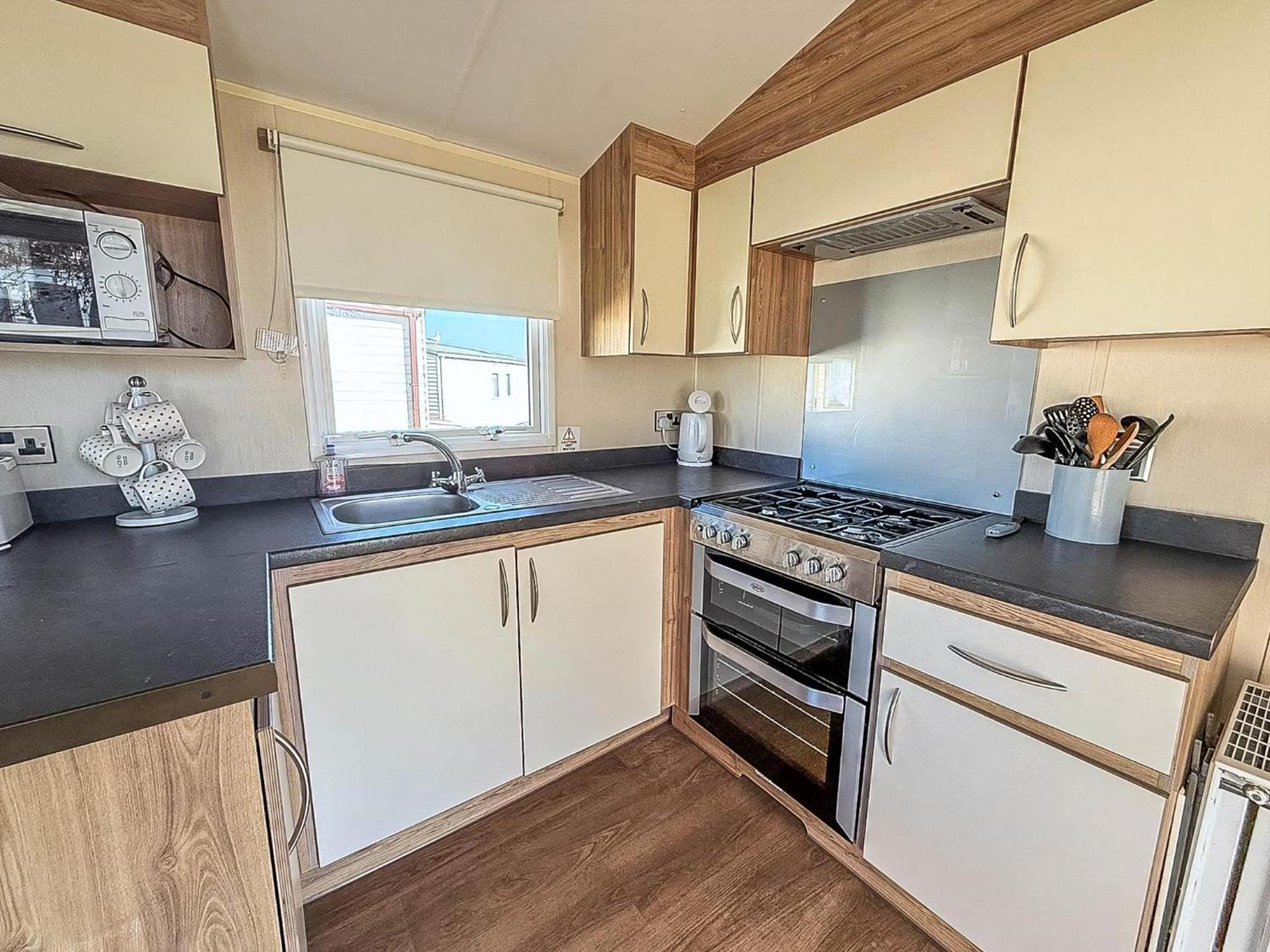8 Berth Caravan For Hire At St Osyth Beach Ref 28047R Clacton-on-Sea Zewnętrze zdjęcie